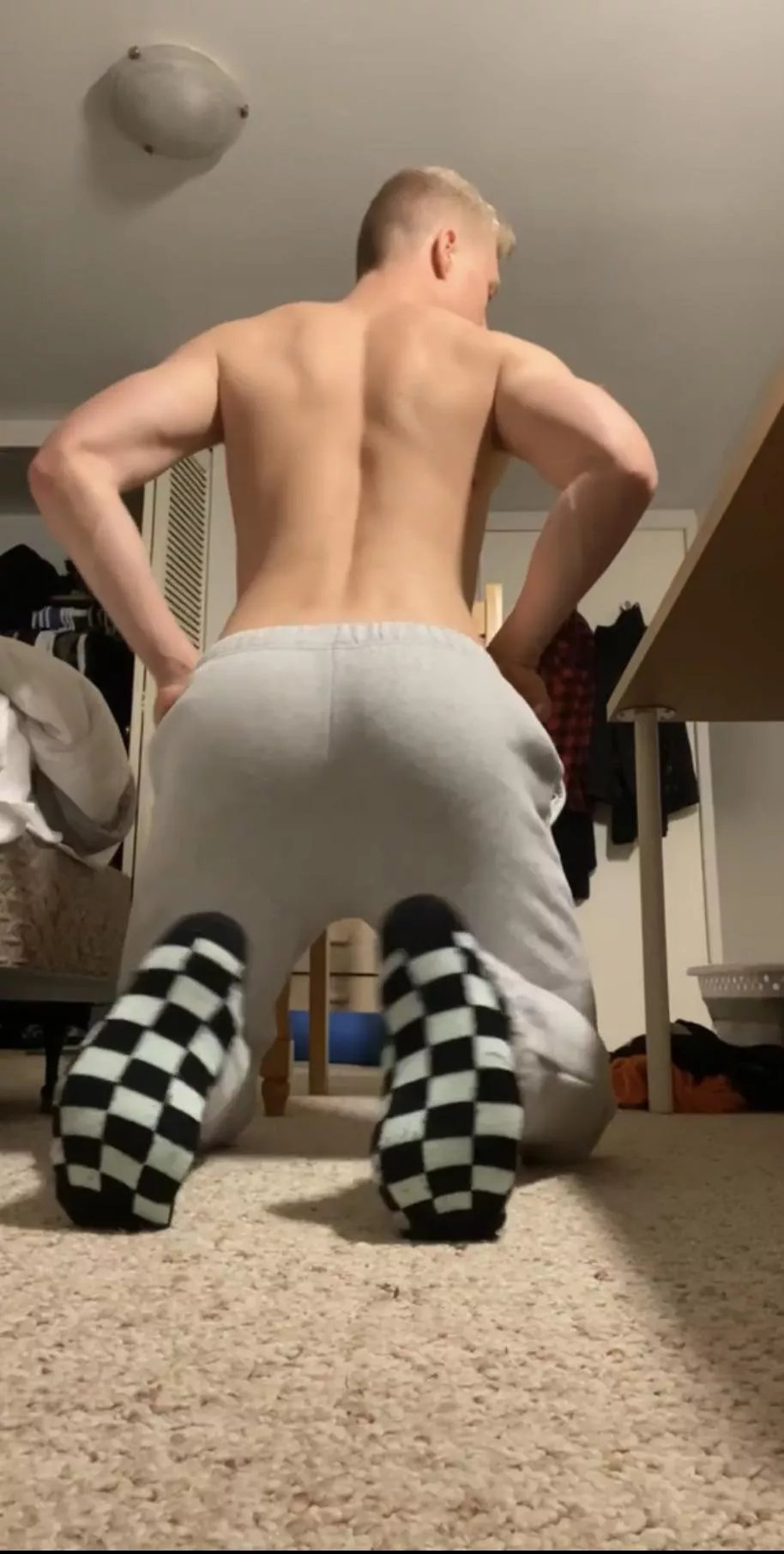 Imagine getting dominated by a thick, kinky, dominant college athlete (with a girlfriend haha)