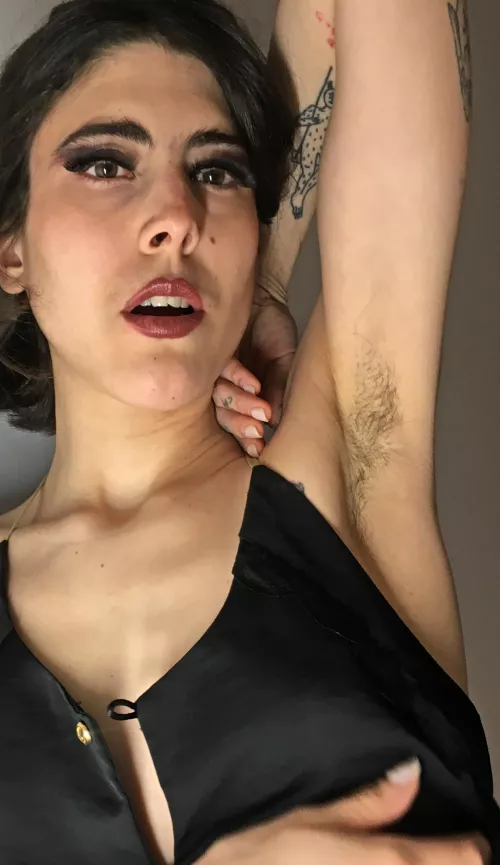 imagine to taste an armpit with a scent is like fresh vines and roses