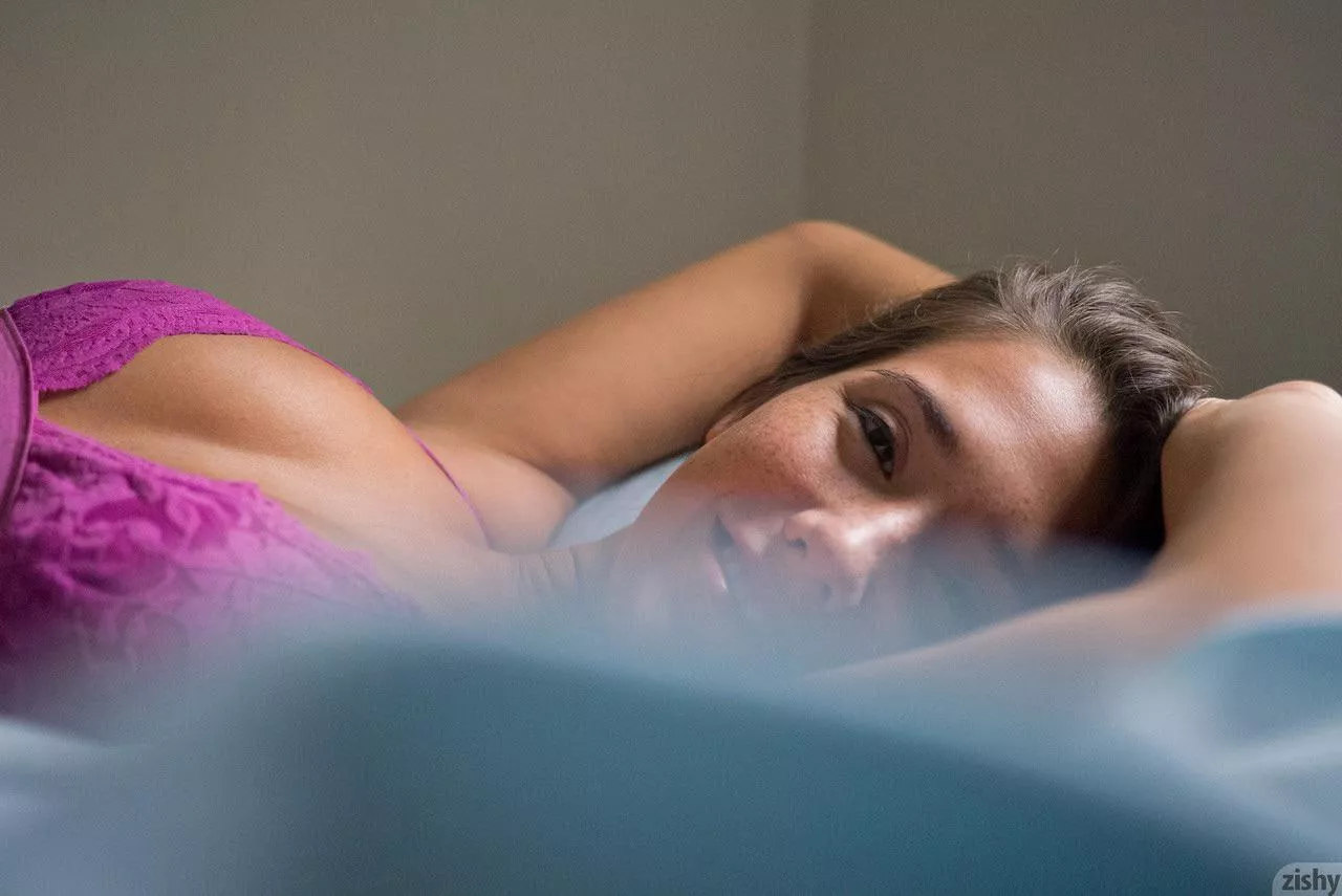 Imagine waking up next a young Eva Lovia