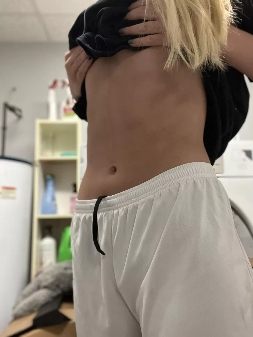 [IMG] Do you see that little dangle of hair lol