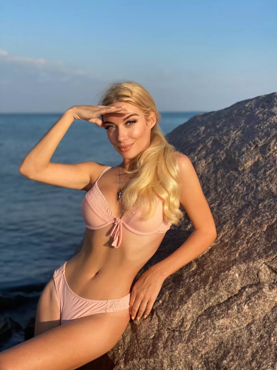 [IMG] Your girlfriend doesn't want you to see these photos.