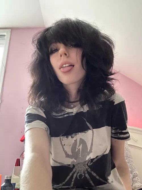 Impulsively cut my bangs this morning 💇