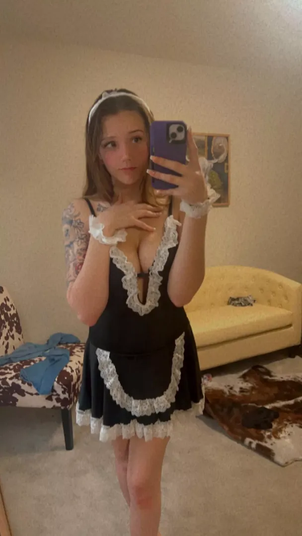 Innocent on the outside but slutty maid in the inside🤤