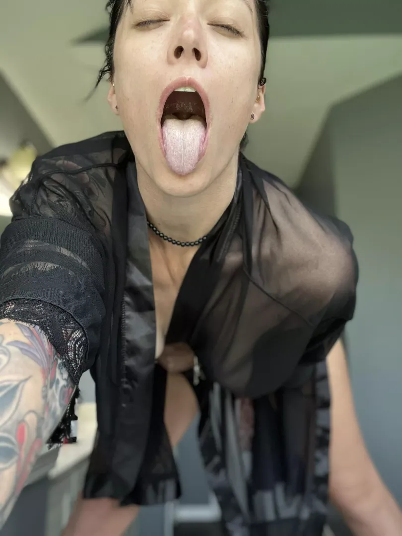 Insert your cock here😈