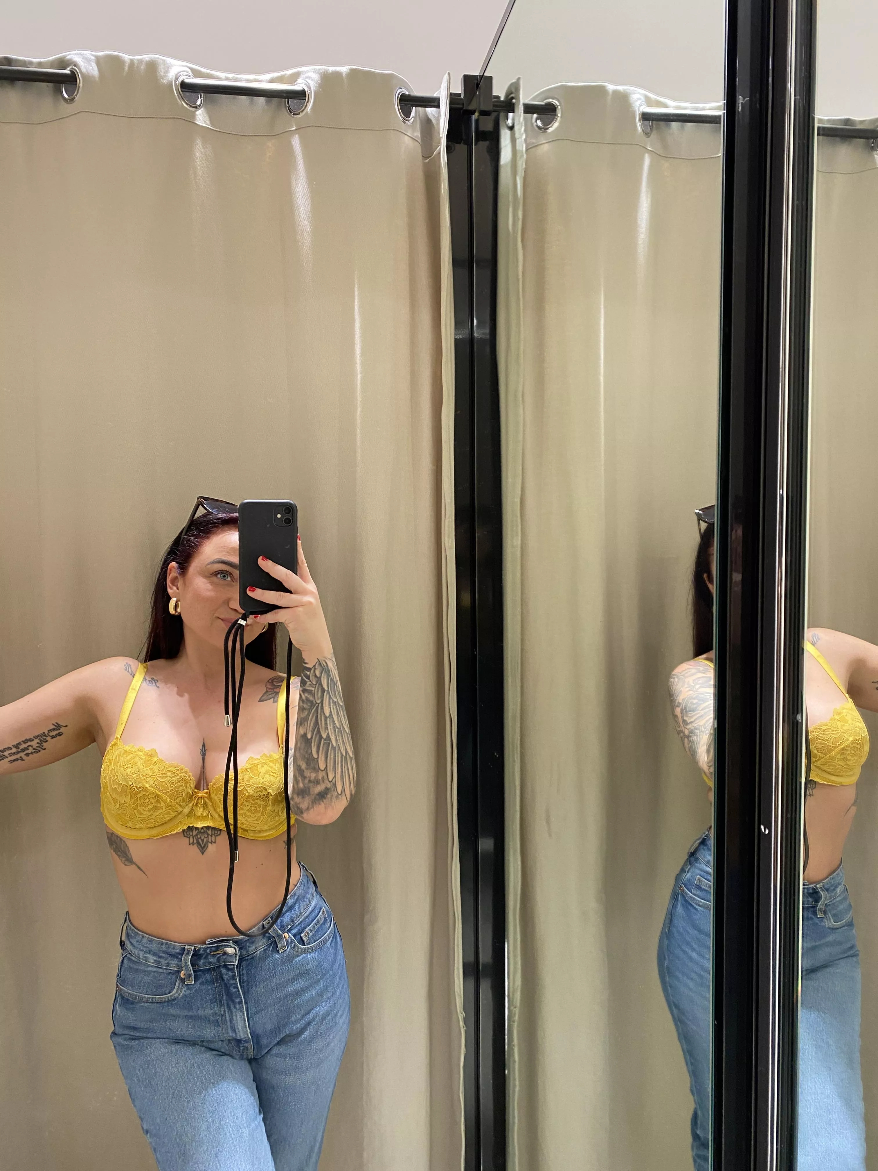 is a 5'1 girl with d boobs ur type ?