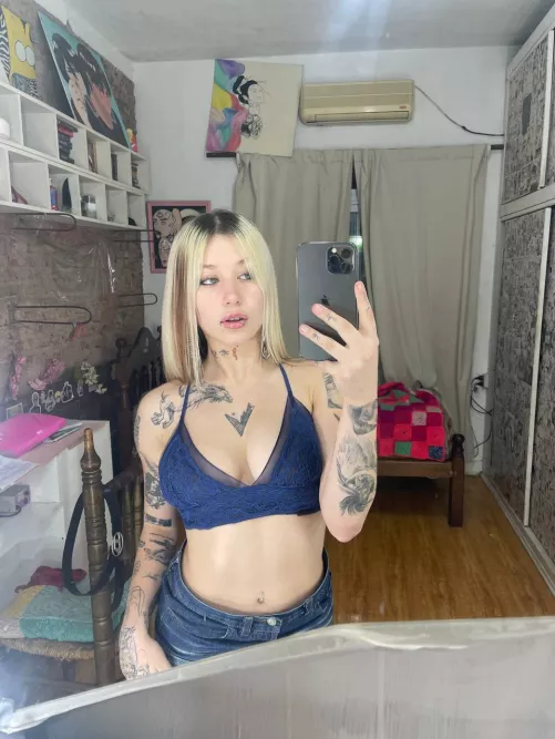 Is a girl who is not nude still looks hot?