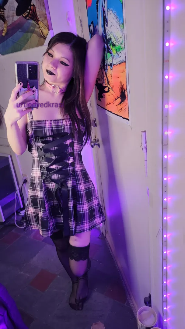 is dating a goth chick on your to do list
