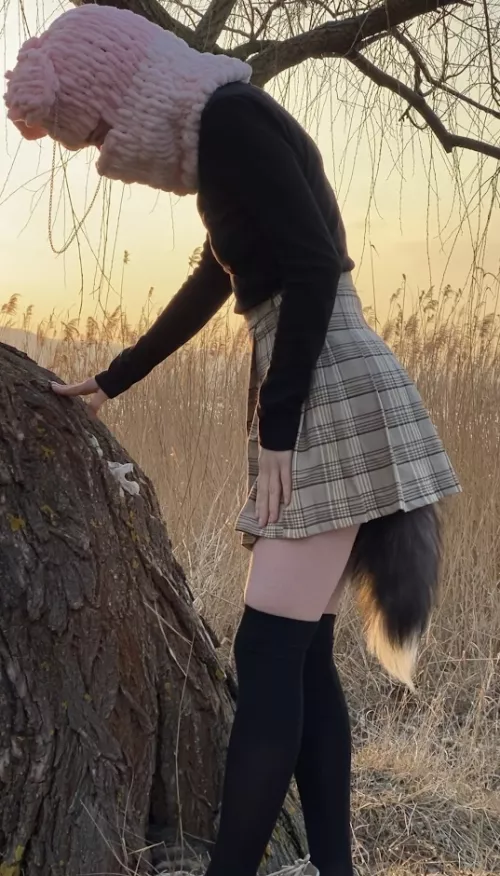 Is it legal to pose like that)