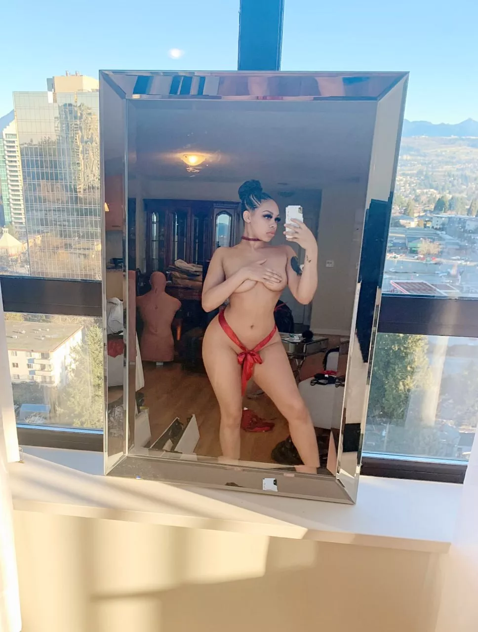 Is my body look better with the ribbon on? 😈