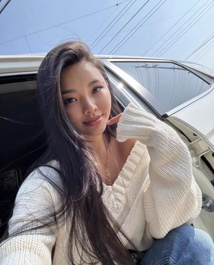 is she ur type? 