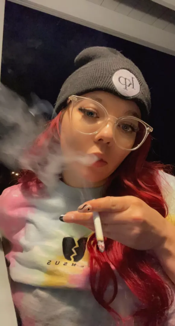 Is smoking coming out of my mouth a turn on for you?? 😍😻