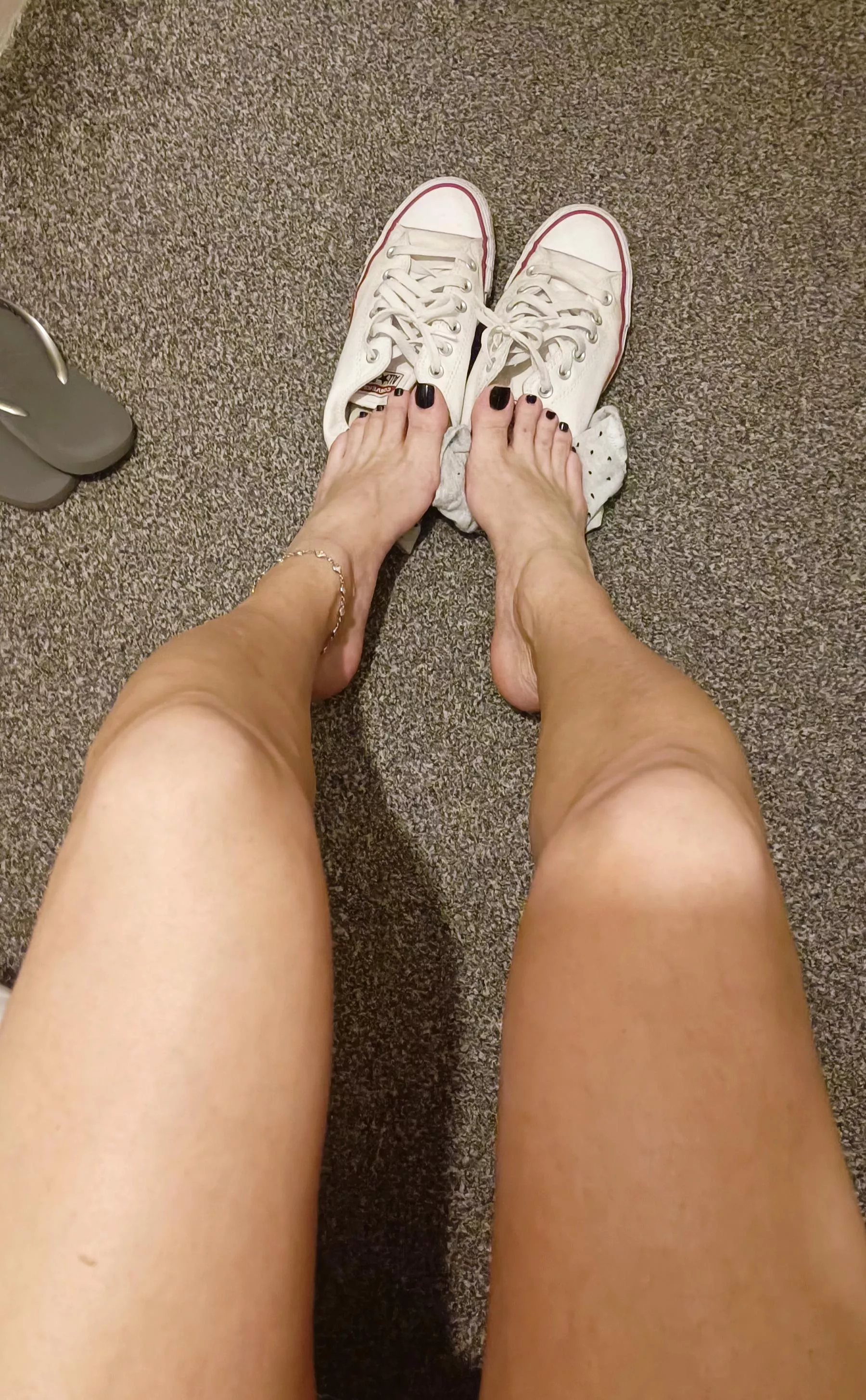 Is so satisfying taking off my shoes after a long day of work 😌