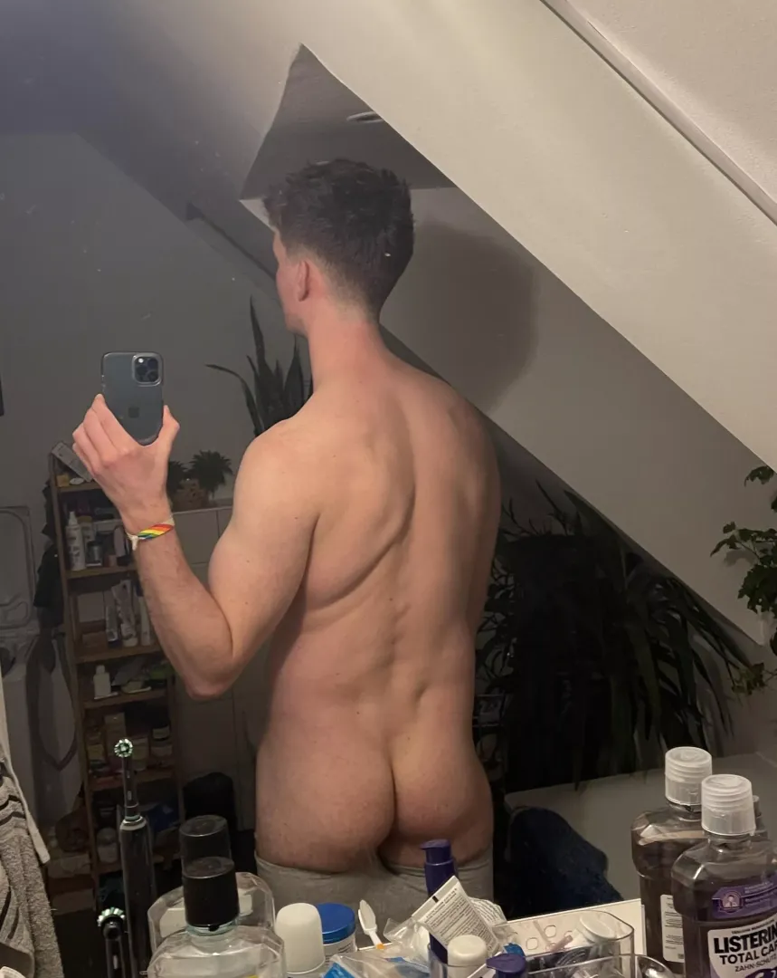Is the butt of a tall top also accepted? 😏