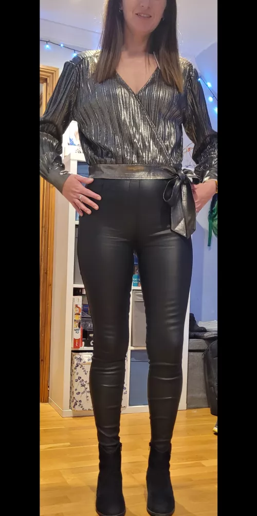 Is there any love left for a F34 Mum of 2?? Too cold for the beach!! Tributes very welcome x🤞❤️