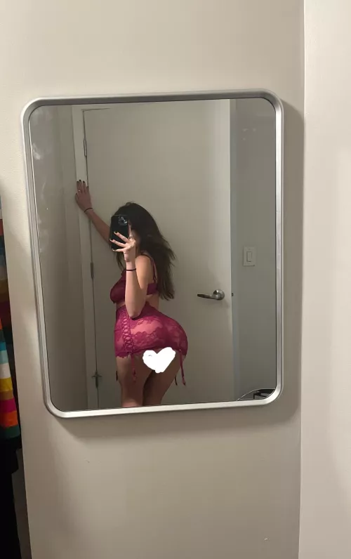 Is this a mirror selfie 🤨