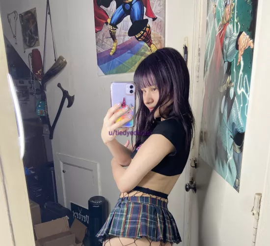 Is this skirt quite fitting on my mini body
