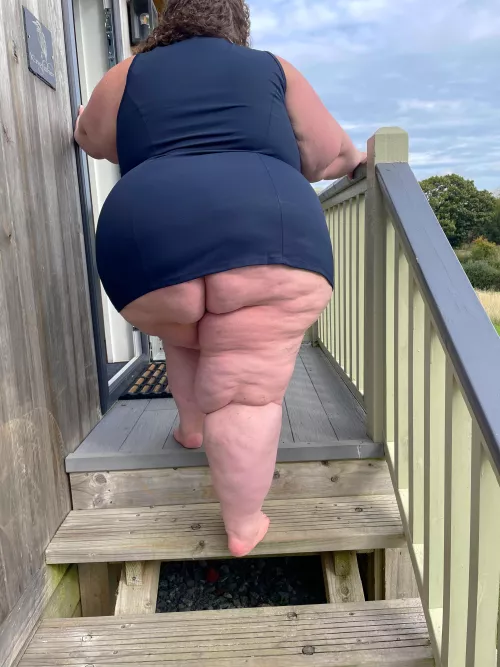 It appears my dress is a bit short 😈