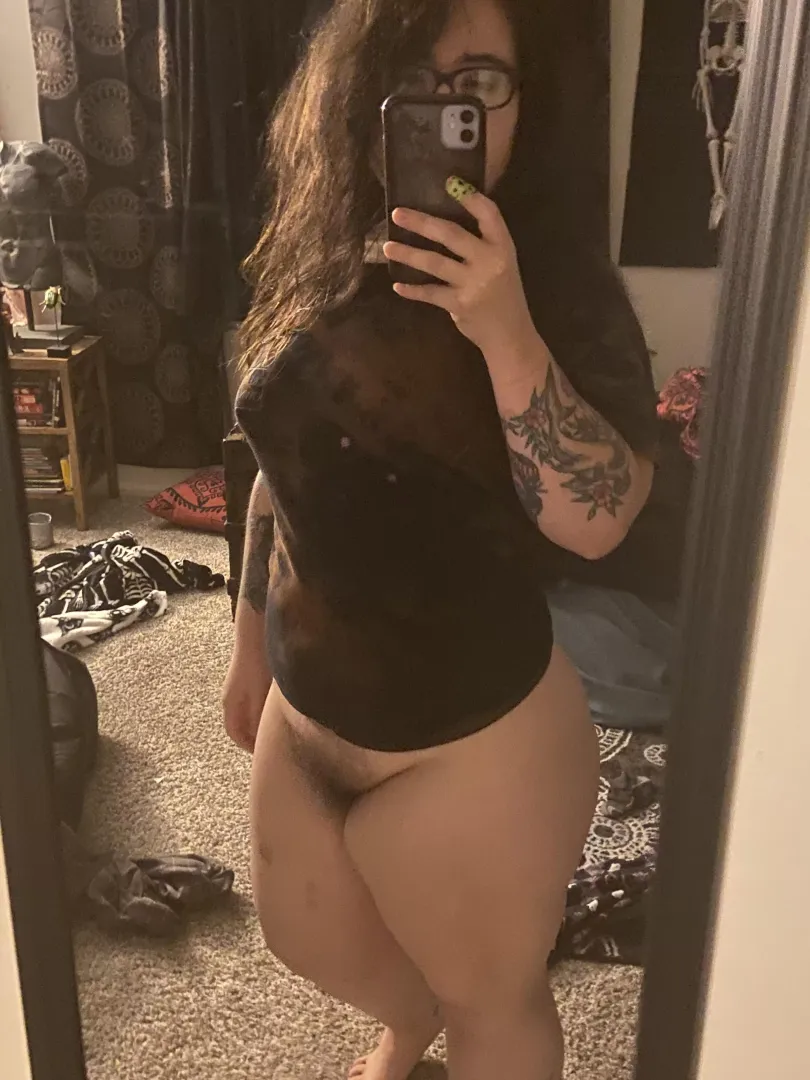 It appears that the carpet does indeed match the drapes