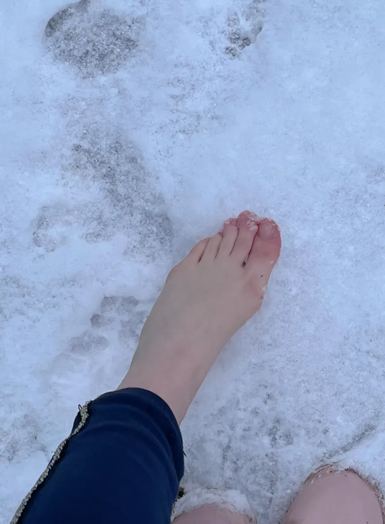 it was so cold.. maybe somebody want to warm it (in ur mouth)