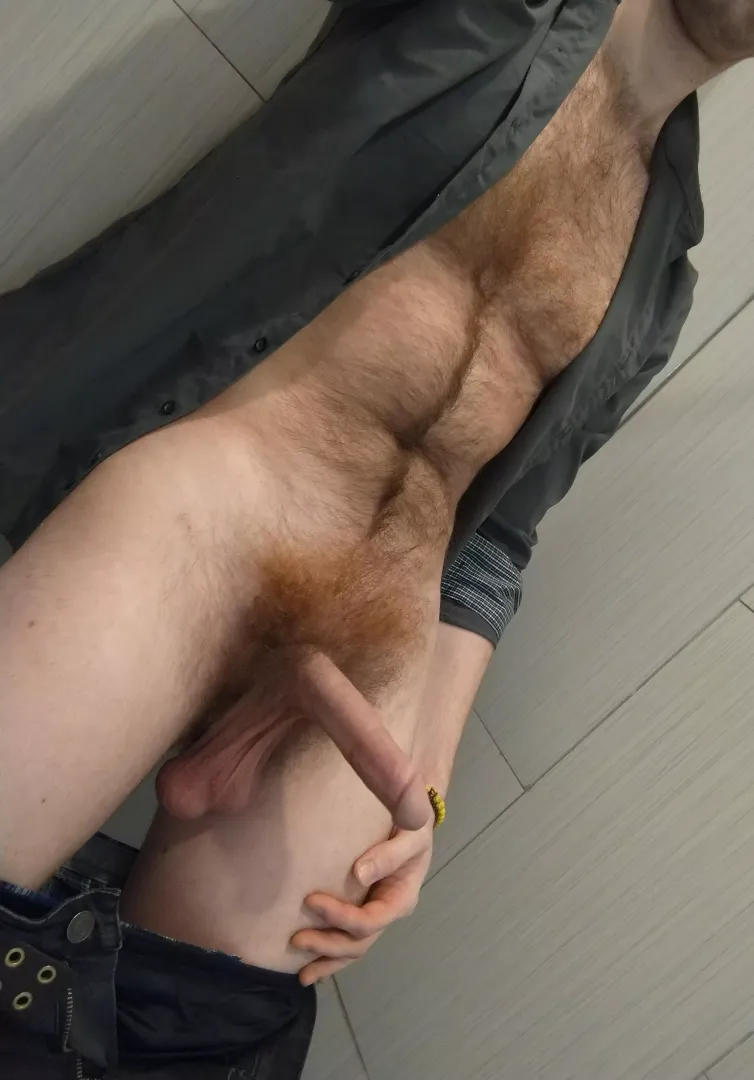 It would be cool to give a handjob to another dude with low hangers