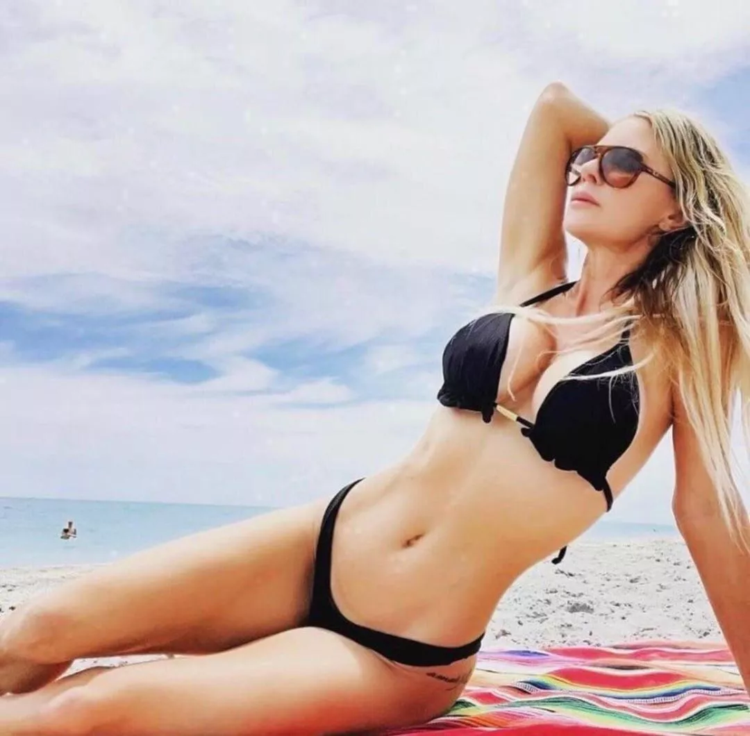 It’s another sexy day at the beach