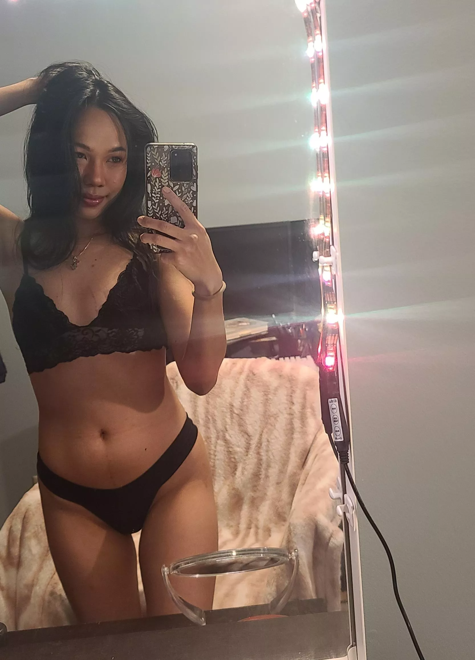 It's cold here, wanna warm me up? 🙈