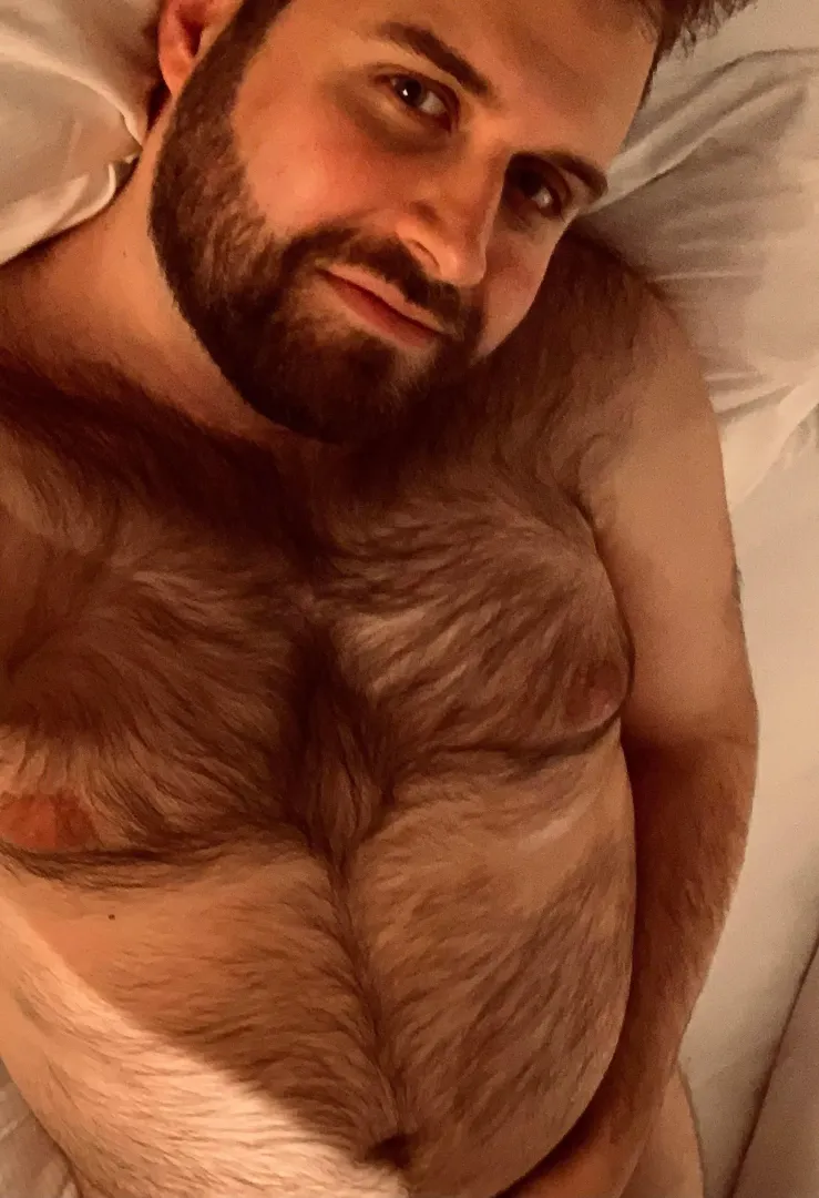 It’s Daddy’s 🎂 day today. DM me some spicy🌶 pics as a gift 😏