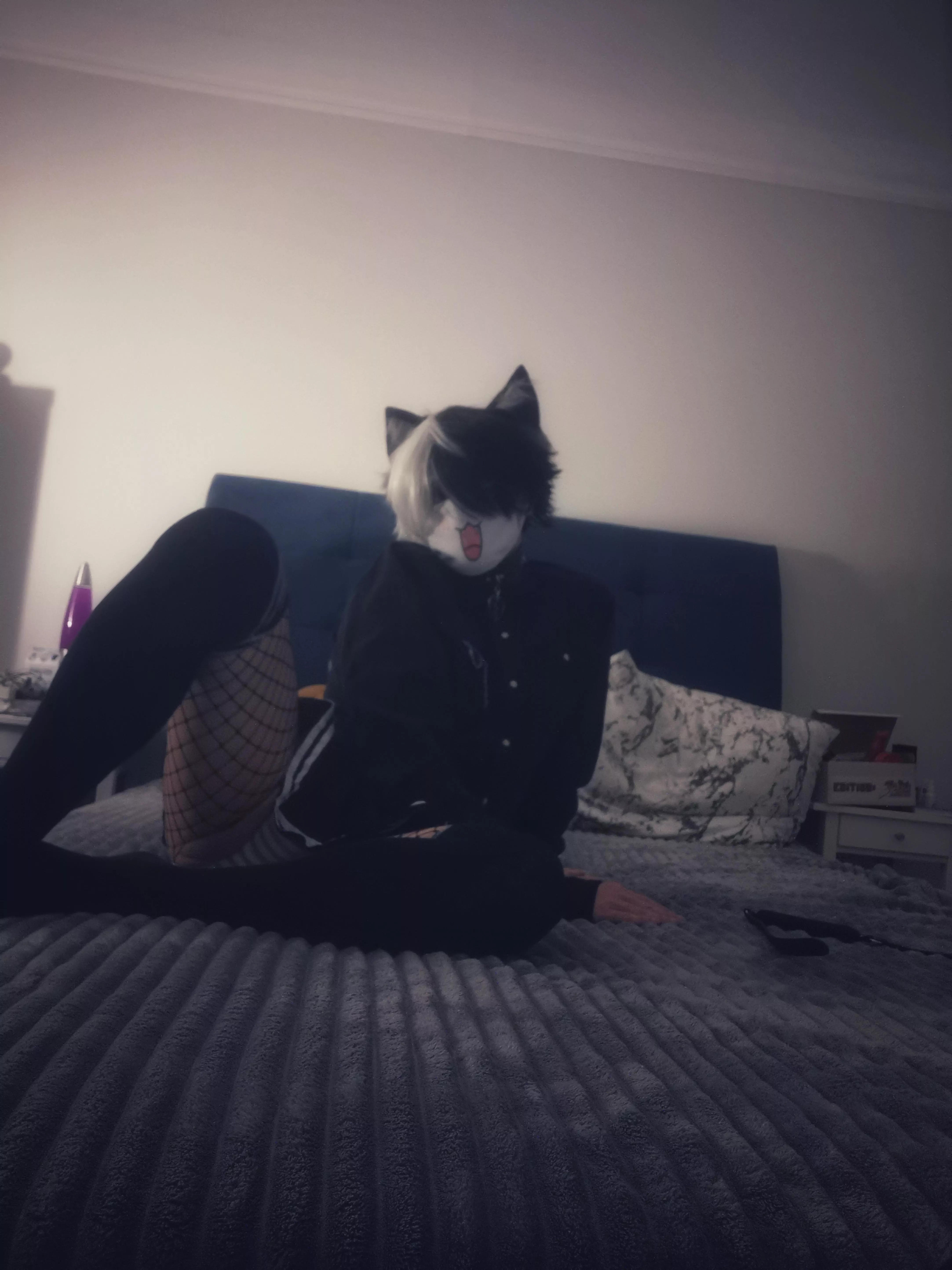 it's femboy friday so come sit next to me