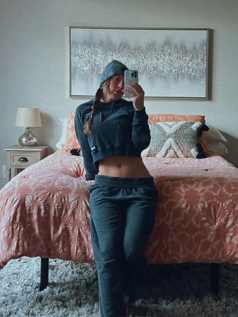 It’s freezing outside, but I still wear crop tops (f30)