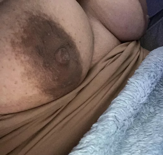 It’s freezing…need some help soothing my hard nips 😩