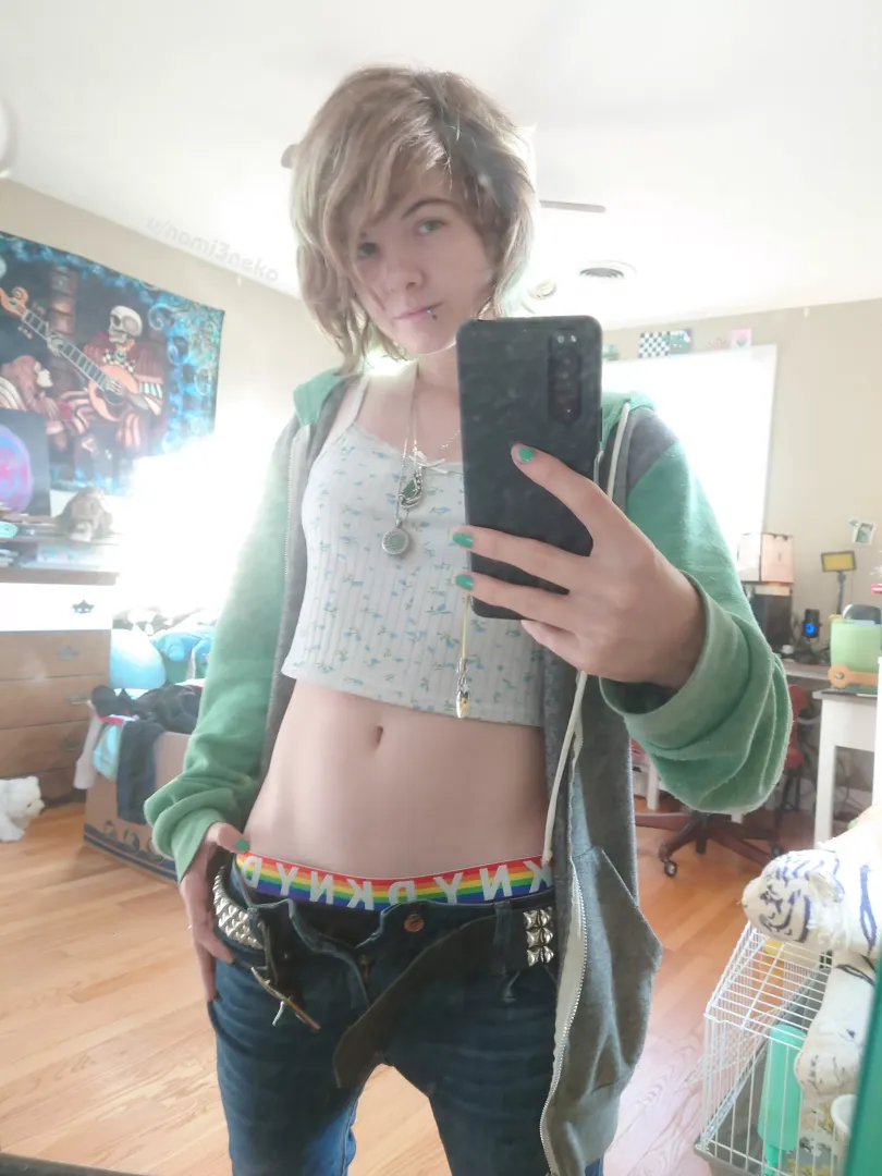 It's Midriff Monday