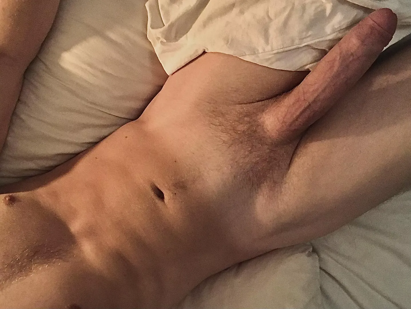 It's not gonna cum all by itself, come help 😏