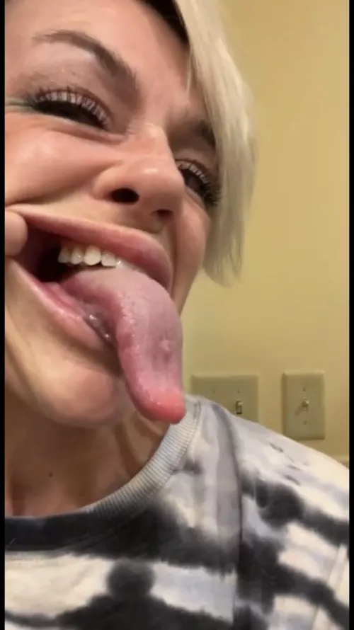 It’s open and ready for ur hot load (44yo)