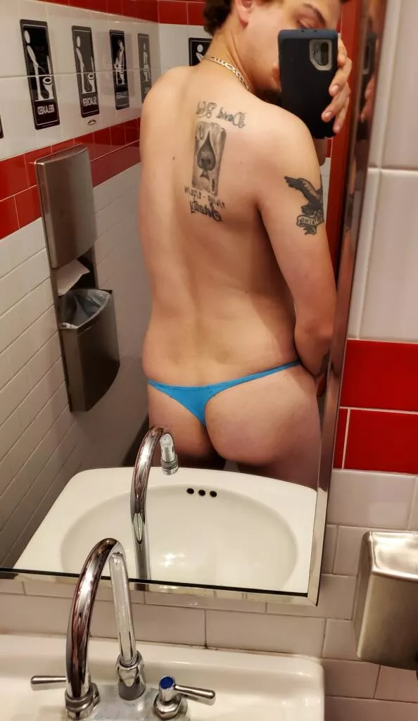 It's thong Thursday! enjoy the view! 🍑😋😝