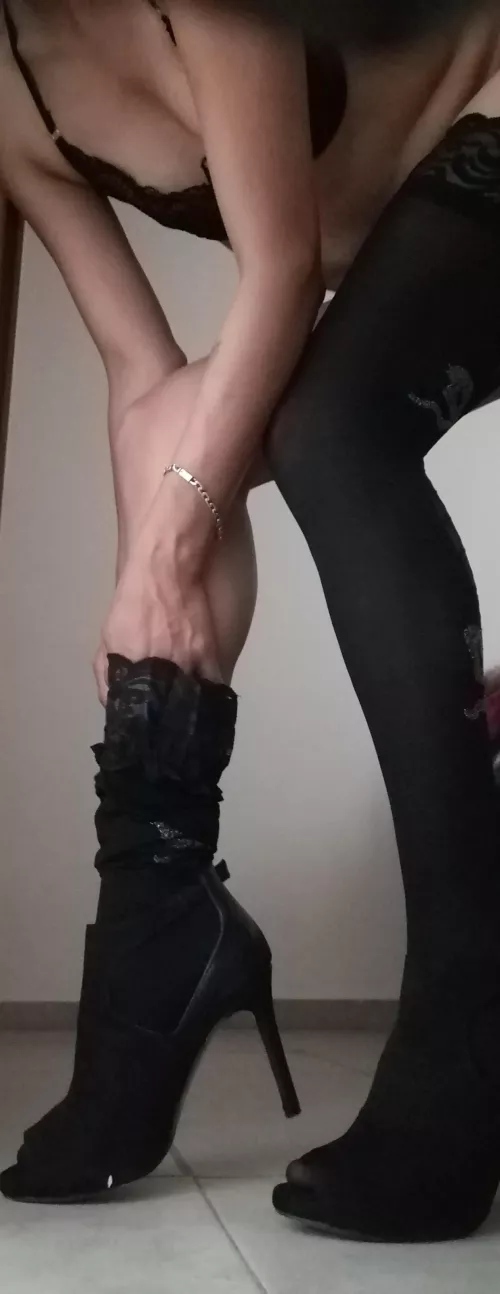 It's time to undress for you, what are you going to do to me...?