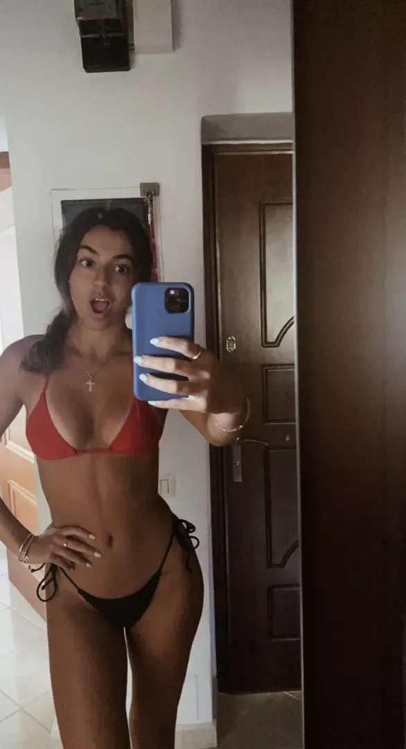 IUTR Bikini Babe