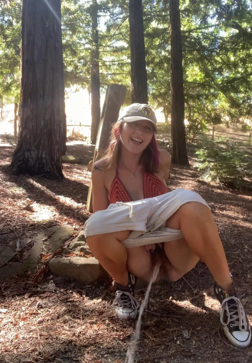 I’ve been wanting to pee on a stranger for a while now, my pee deserves to be a shower! 😈💦