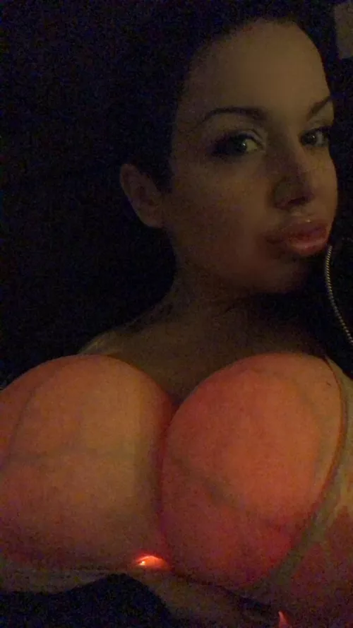 Jack-o-lantern bimbo tiddies 🎃🎃