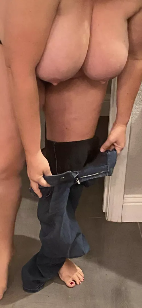 Jeans and tits seem to be my jam this week… 🎄