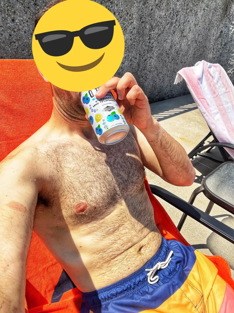 Join me for a poolside drink 🍺