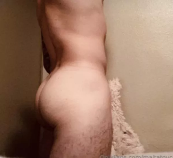 Join me on OF for customs, kinks, and more 🍑