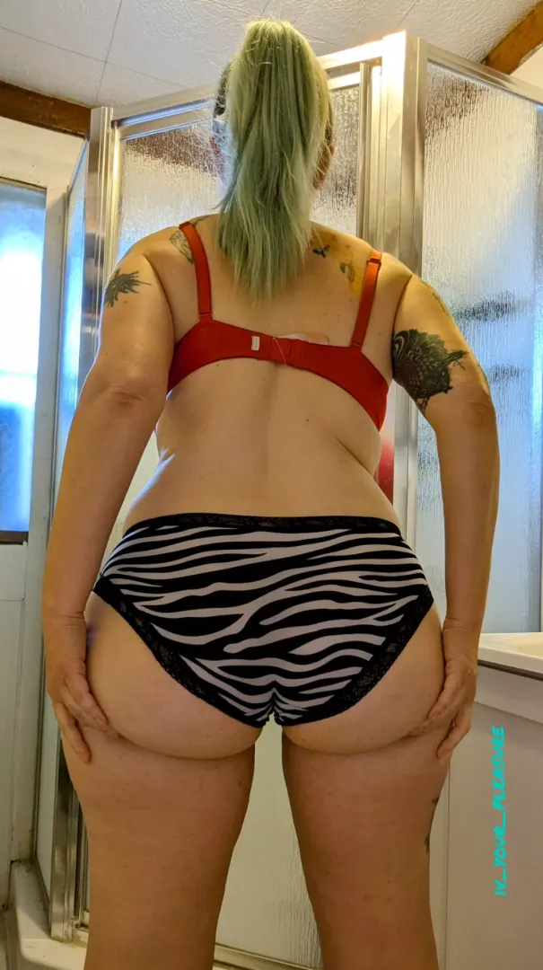 Just 2 days left of my panty sale! [selling] I sell all kinds of inner/outer wear, content, and sexting as well!