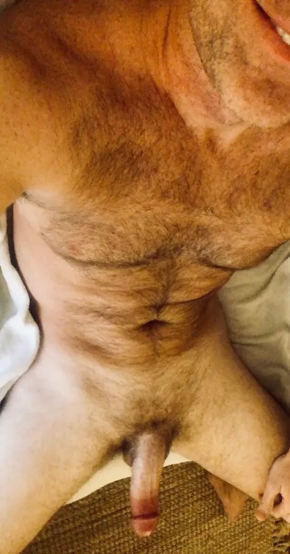 Just a horny 6ft5 man working from home