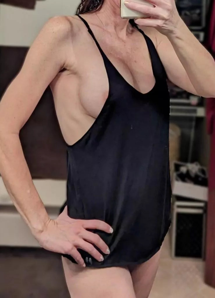 Just a little sideboob for your viewing pleasure