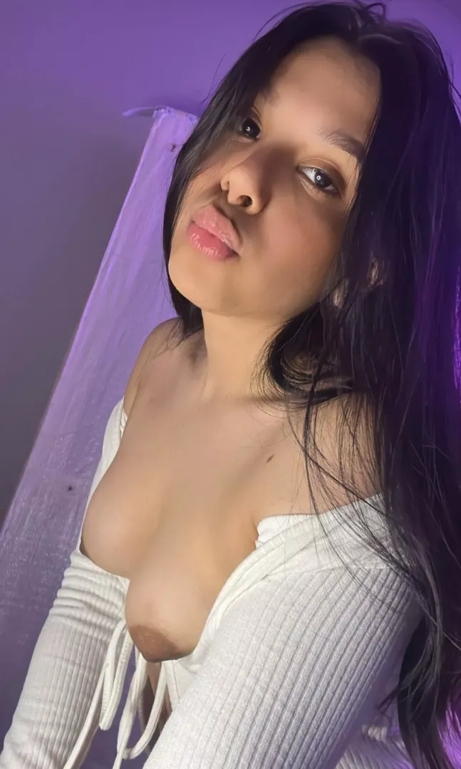 Just a Mexican punk girl doing her very best to make you hard today