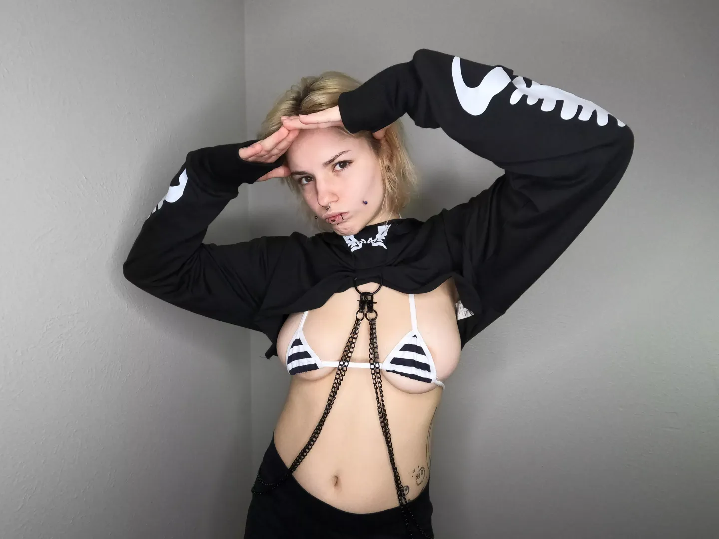 just a regular emogirl💀