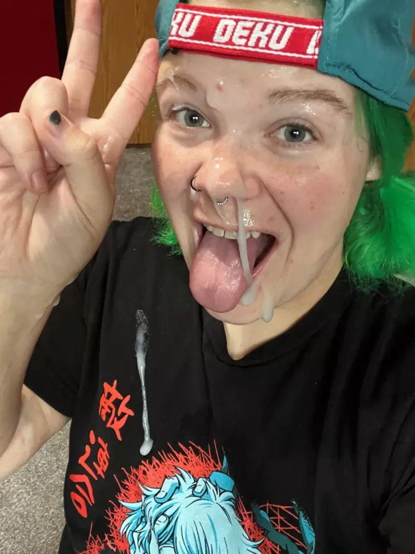 Just a Weeb MILF who loves facials here!