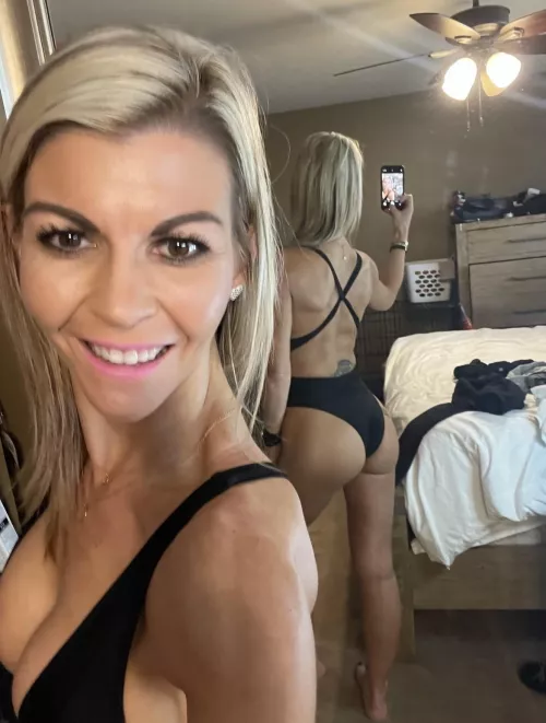 Just an average 39 [F] with a decent booty! Hope you like it.
