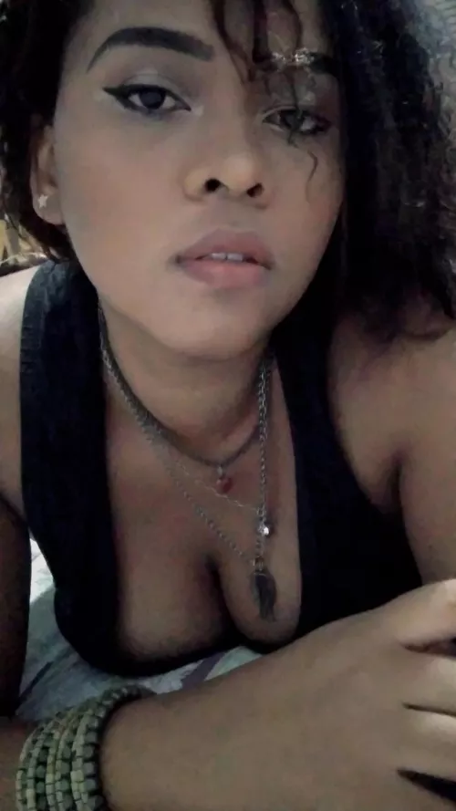 Just an ordinary girl wanting to mee u