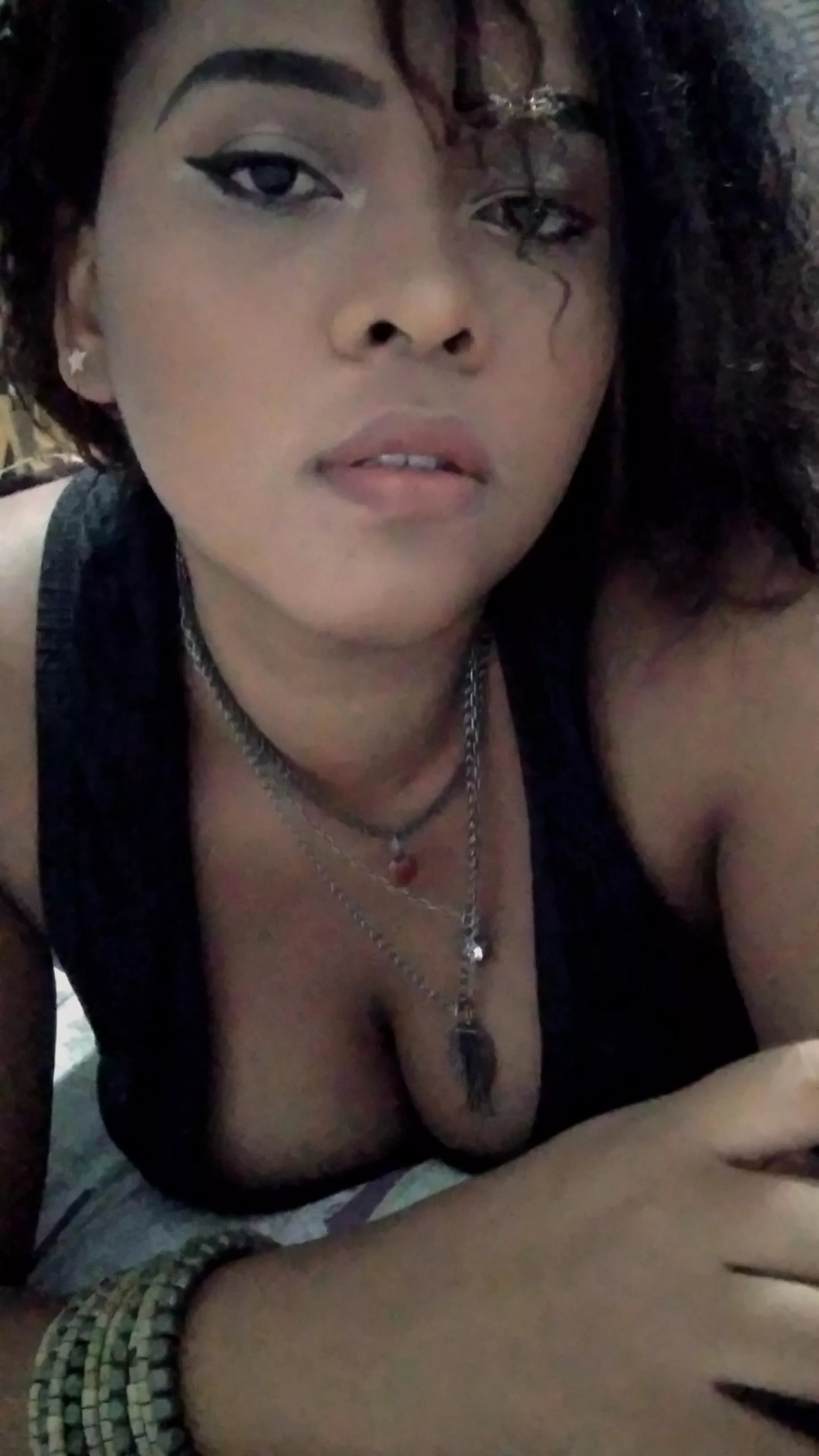 Just an ordinary girl wanting to mee u